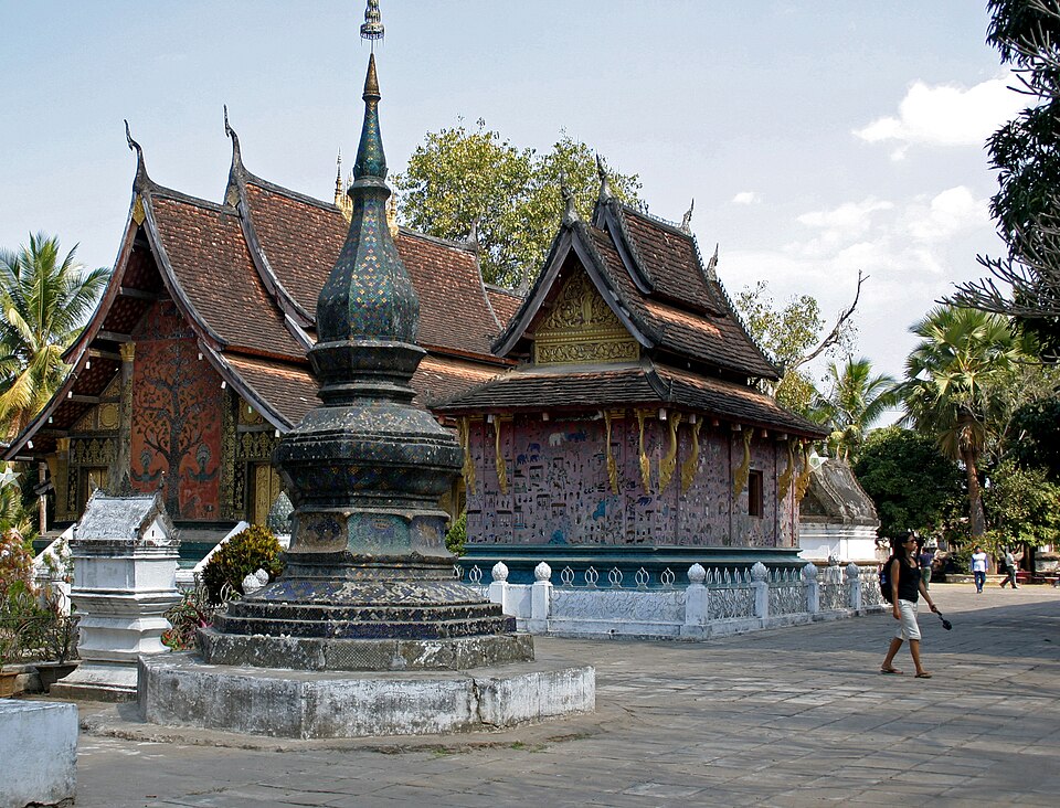 Fayl:Luang Prabang-Wat Xieng Thong-30-Sim-Suedseite-gje.jpg