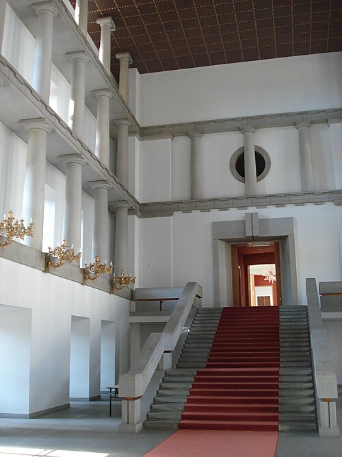 Fayl:Prague Castle Plecnik Peristyle.jpg
