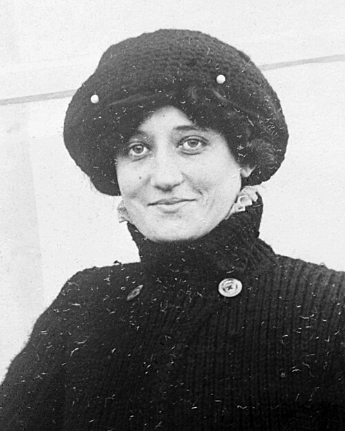 Fayl:Raymonde de LaRoche Head.jpg