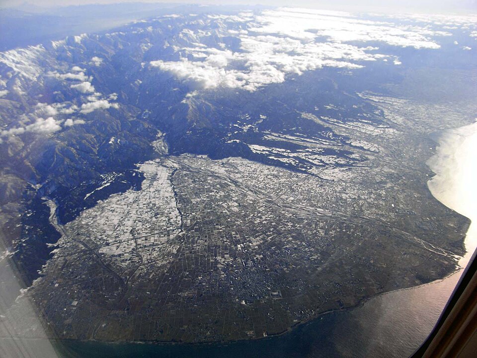 Fayl:20081207黒部川扇状地.jpg