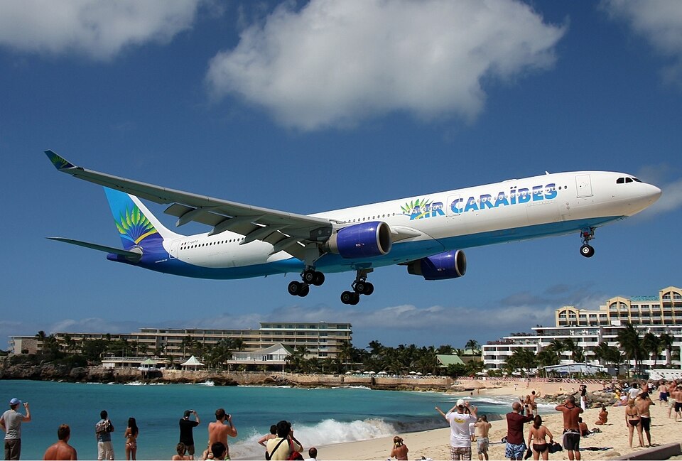 Fayl:Air Caraibes Airbus A330-323X Breidenstein-2.jpg