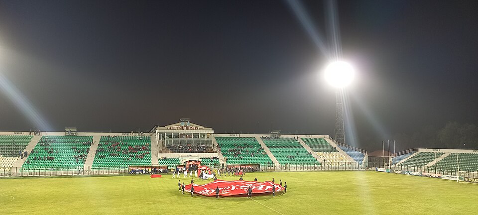 Fayl:Bekobod stadioni.jpg