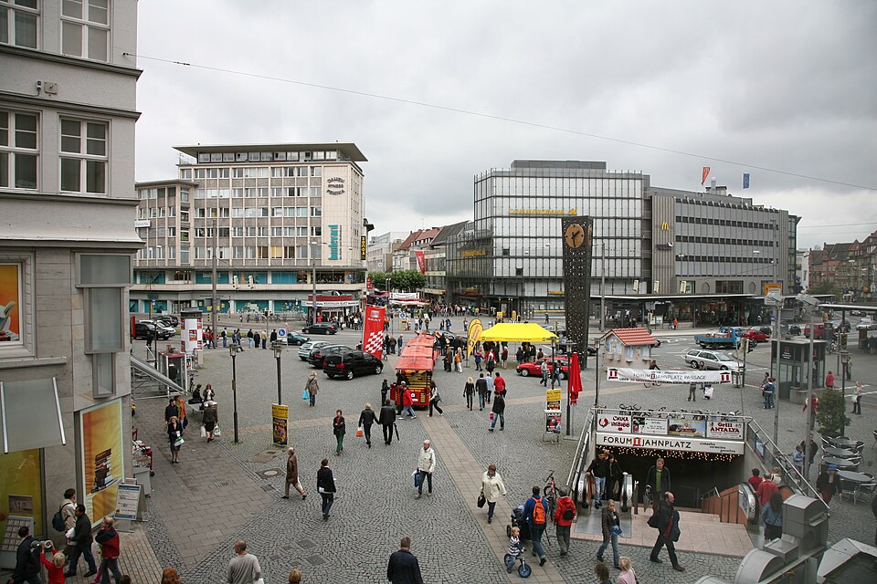 Fayl:Bi Jahnplatz.jpg