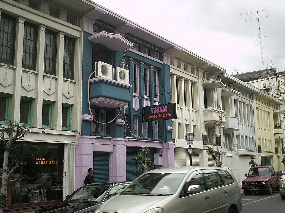 Fayl:Buildings at Braga Street.jpg