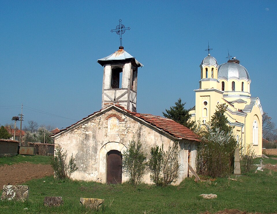 Fayl:Churches in Vladimirovo, Montana, Bulgaria.jpg
