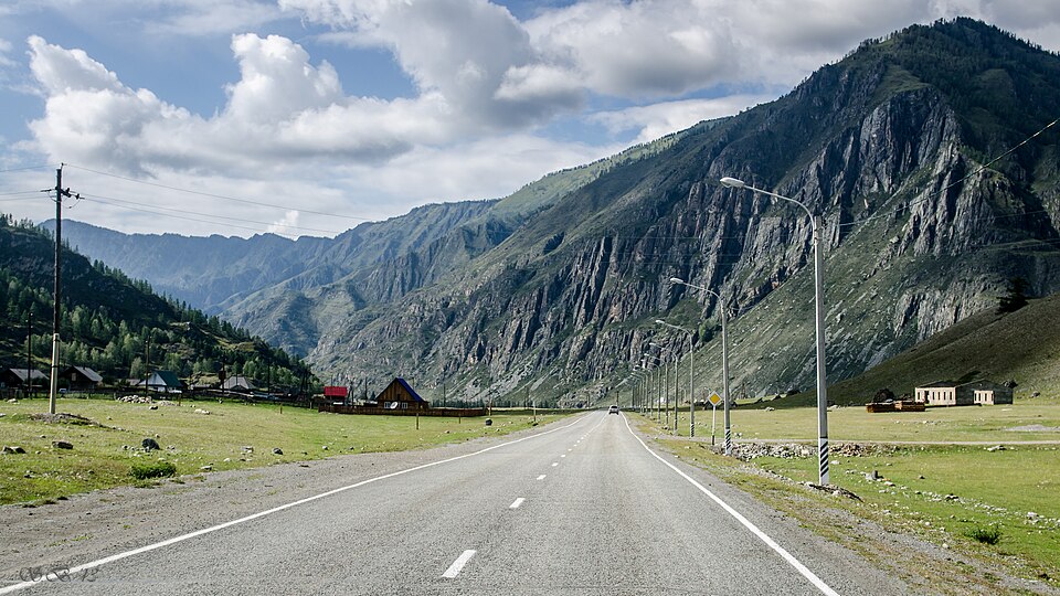 Fayl:M-52-federal-highway-chuisky-trakt-altai-republic-19-august-2013.jpg