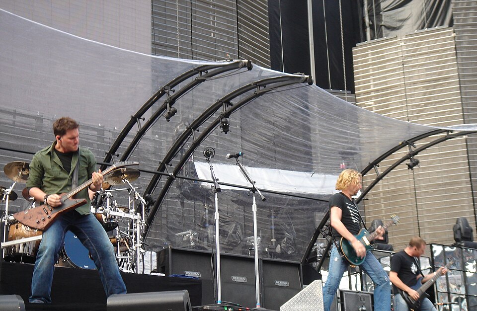 Fayl:Ryan Peake Nickelback.jpg