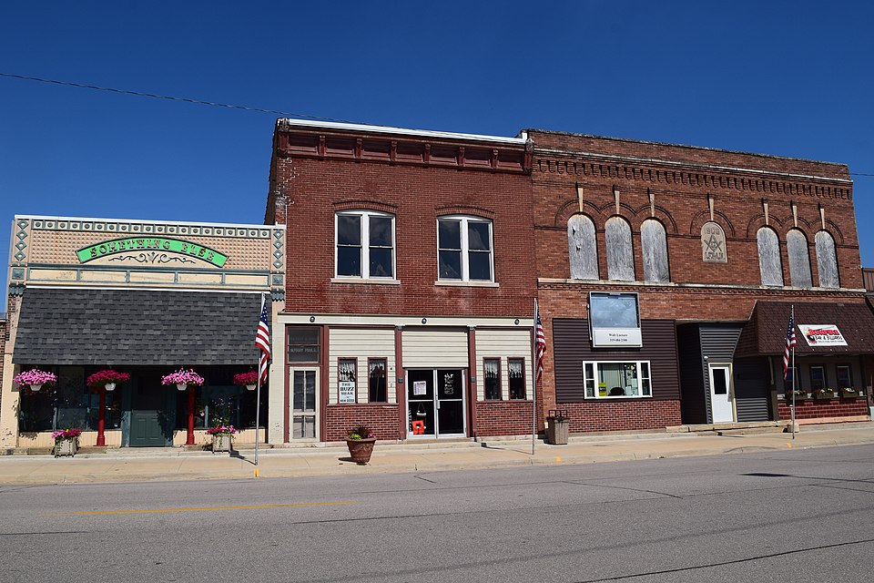 Fayl:Downtown Olin, IA.jpg