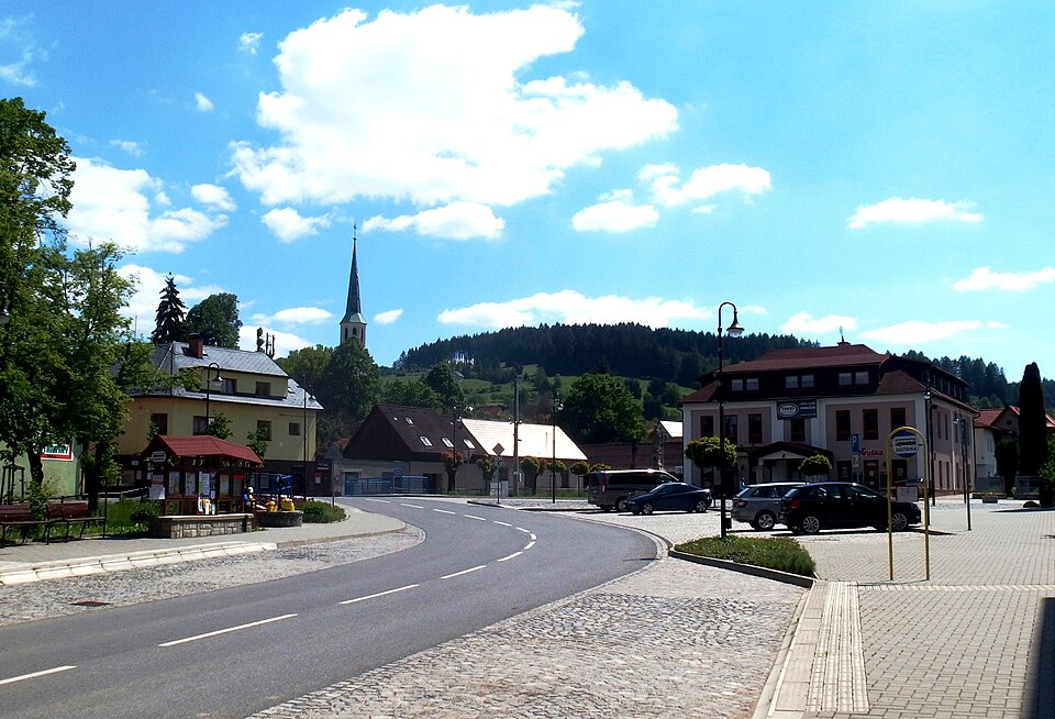 Fayl:Hovězí, náměstí (2).jpg