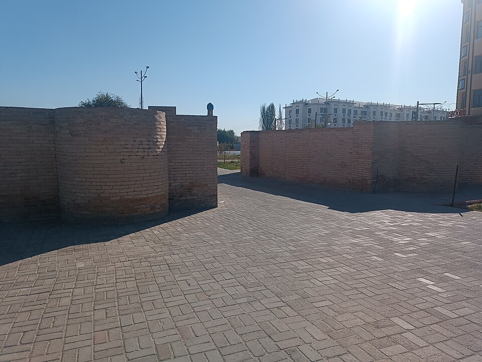Fayl:Qarshi qal’a devori1.jpg