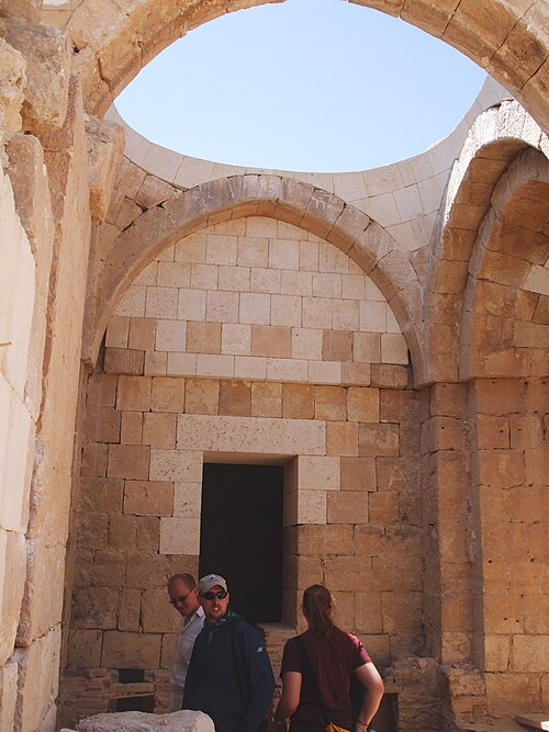 Fayl:Qasr As Sarah, central vault.jpg