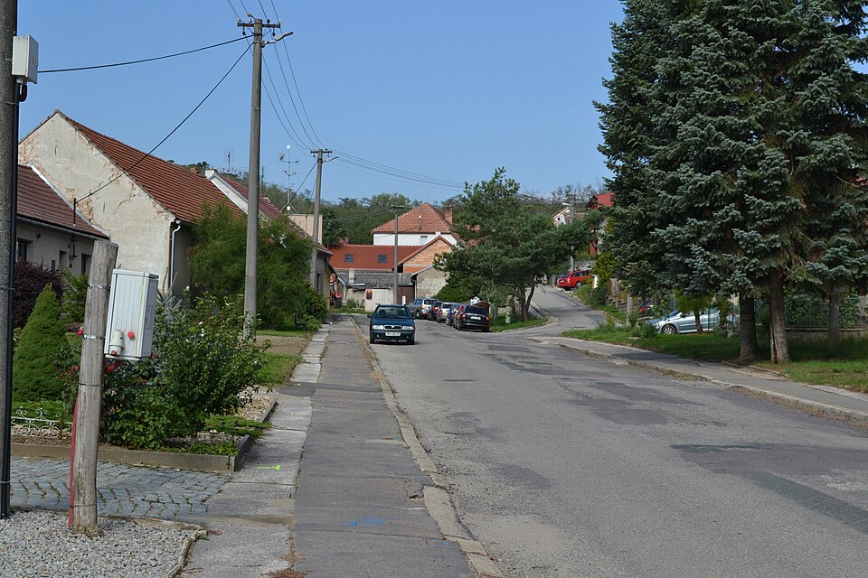 Fayl:Bohutice - náves obr01.jpg