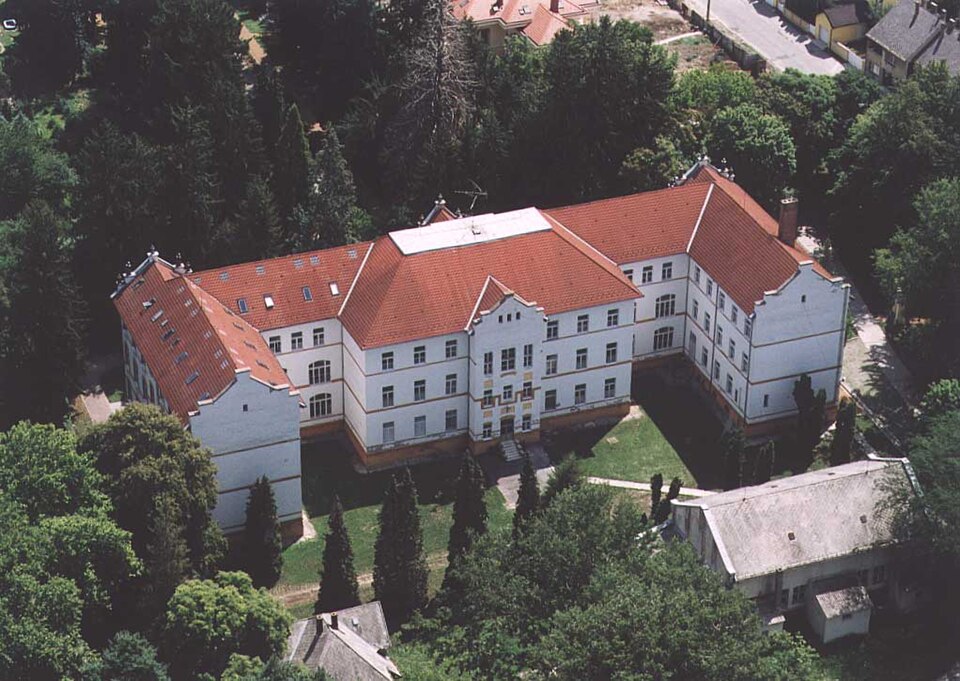 Fayl:Csurgó - Gimnázium.jpg