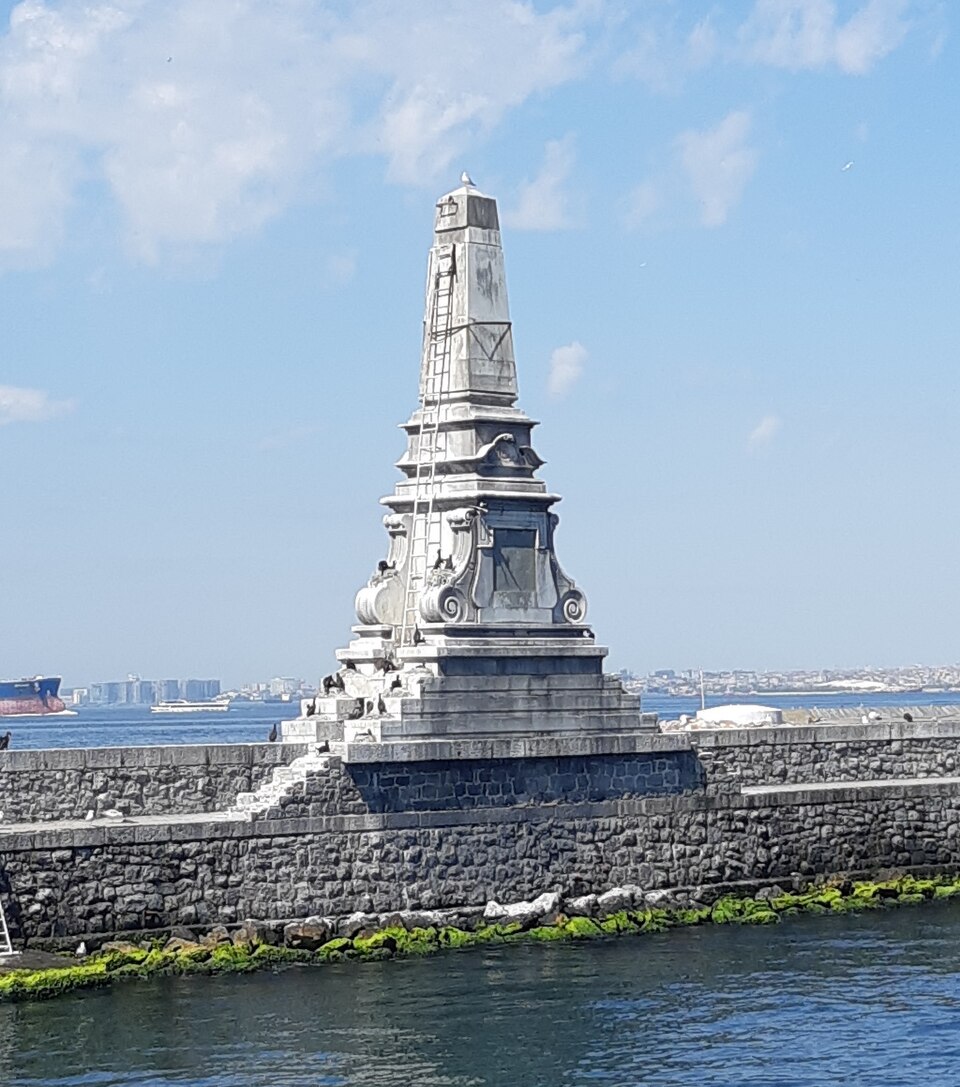 Fayl:Haydarpaşa Breakwater 20220506 103313 (cropped).jpg