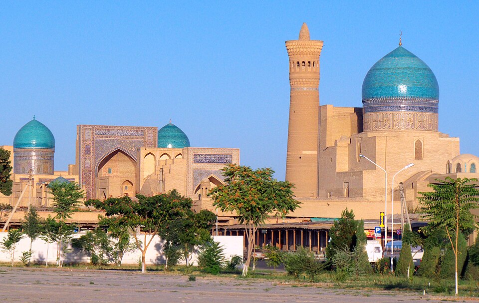 Fayl:Poi Kalon Ensemble, Bukhara (4933989373).jpg