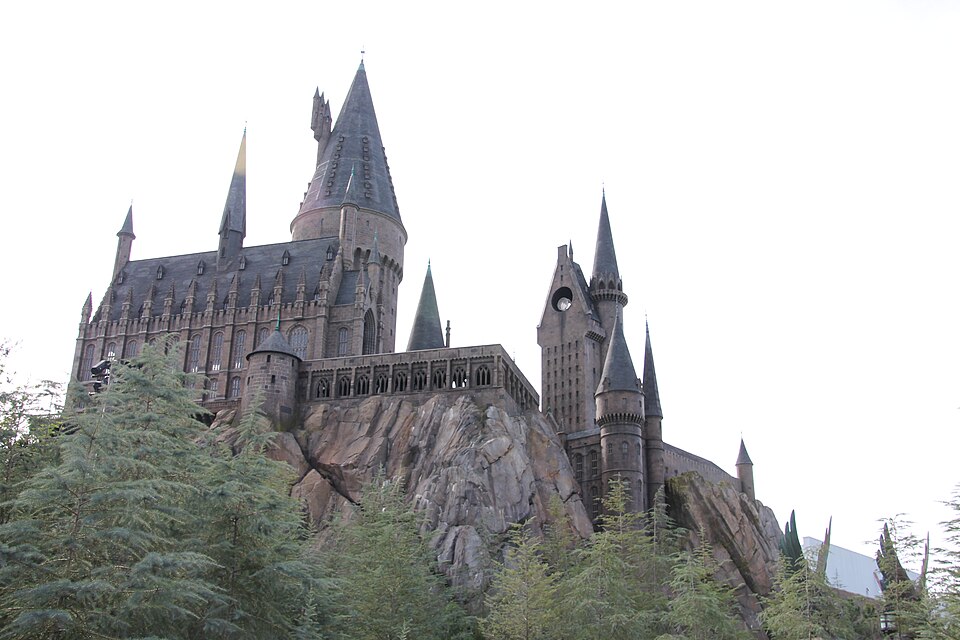Fayl:Universal-Islands-of-Adventure-Harry-Potter-Castle-9182.jpg