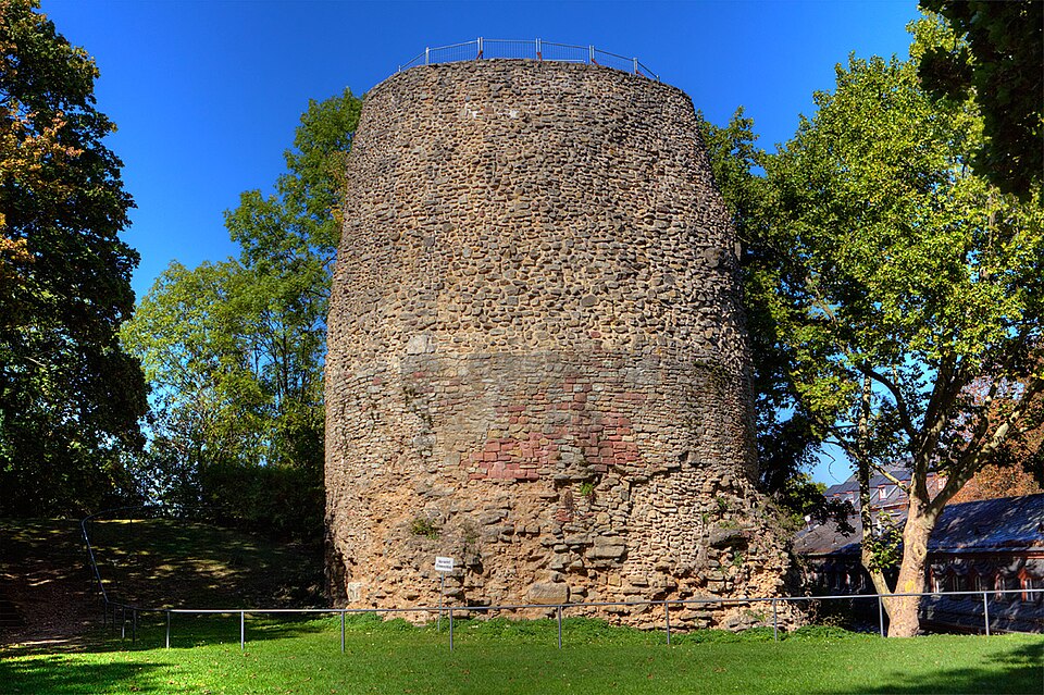 Fayl:Drususstein Gesamt 2011.jpg