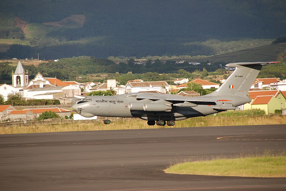 Fayl:IL-78 Lajes.jpg