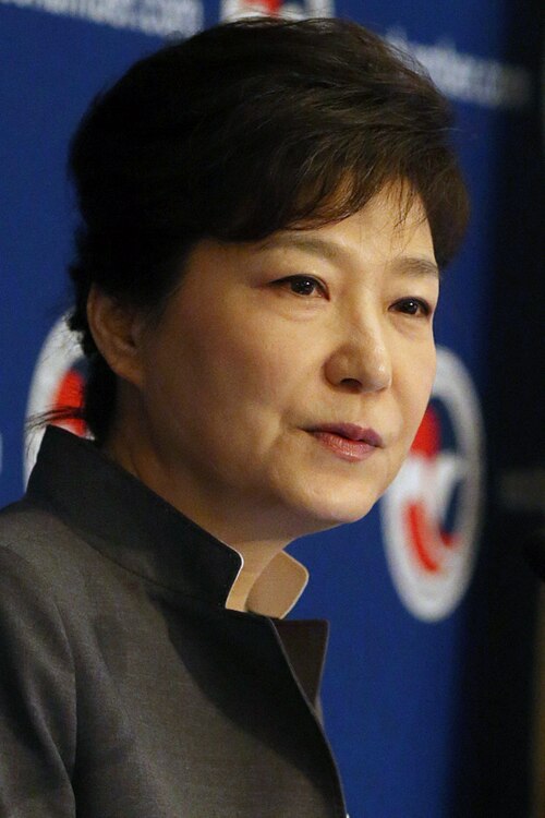 Fayl:Park Geun-hye (8724400493) (cropped).jpg