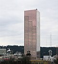 "Katta Pushti" AQShning Portlenddagi Bancorp minorasi , Oregon shtatidagi pushti granit va derazalar (1981 yil, 1983 yilga bagʻishlangan)