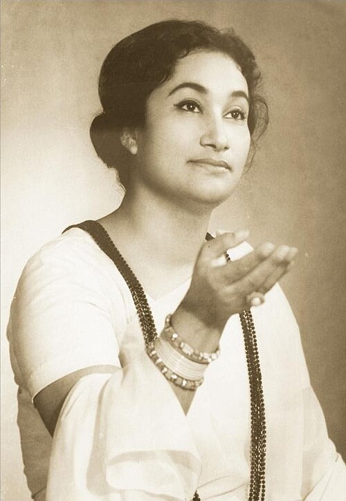 Fayl:Young Firoza Begum 1955.jpg