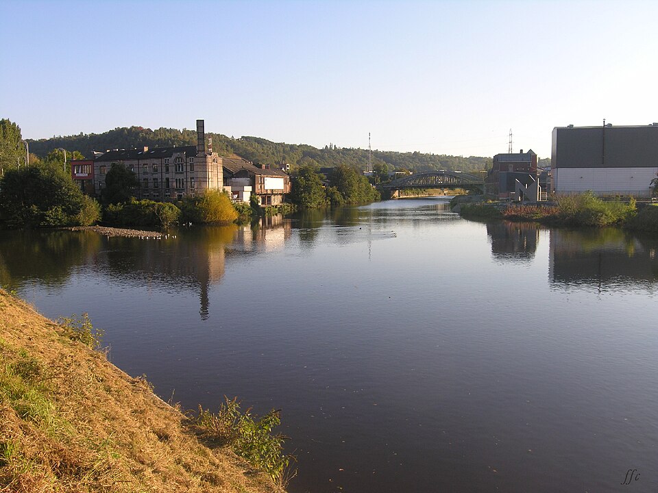 Fayl:Aiguabarreig-Ourthe-Weser.jpg