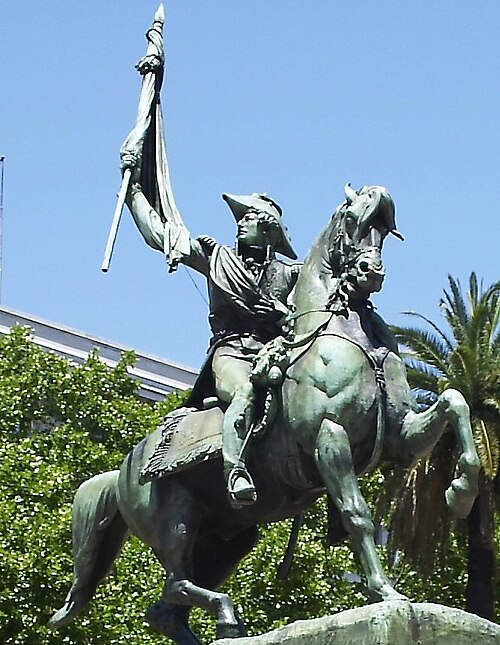 Fayl:Buenos Aires-Plaza de Mayo-Estatua Belgrano(2).jpg