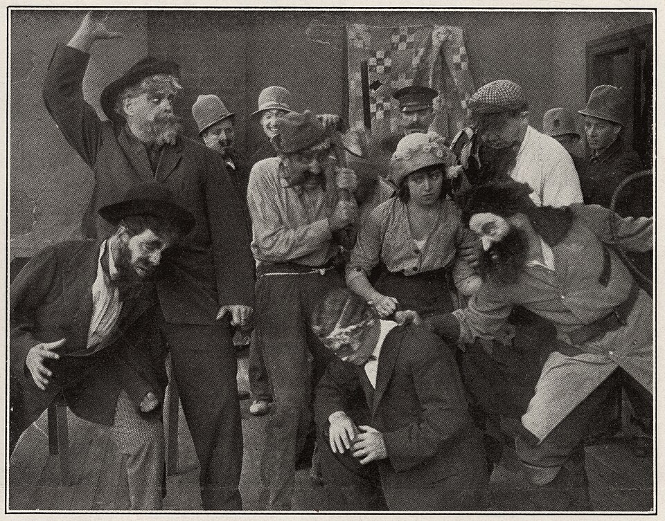Fayl:Gus and the Anarchists (1915).jpg