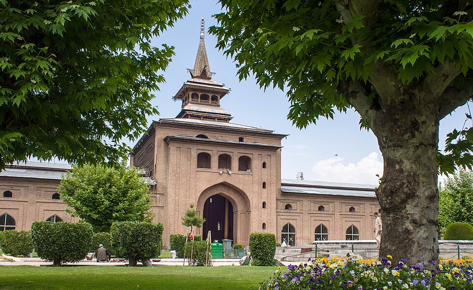Fayl:Jama Masjid, Srinagar (14363005587).jpg