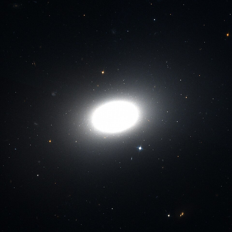 Fayl:NGC 1426 Hubble WikiSky.jpg