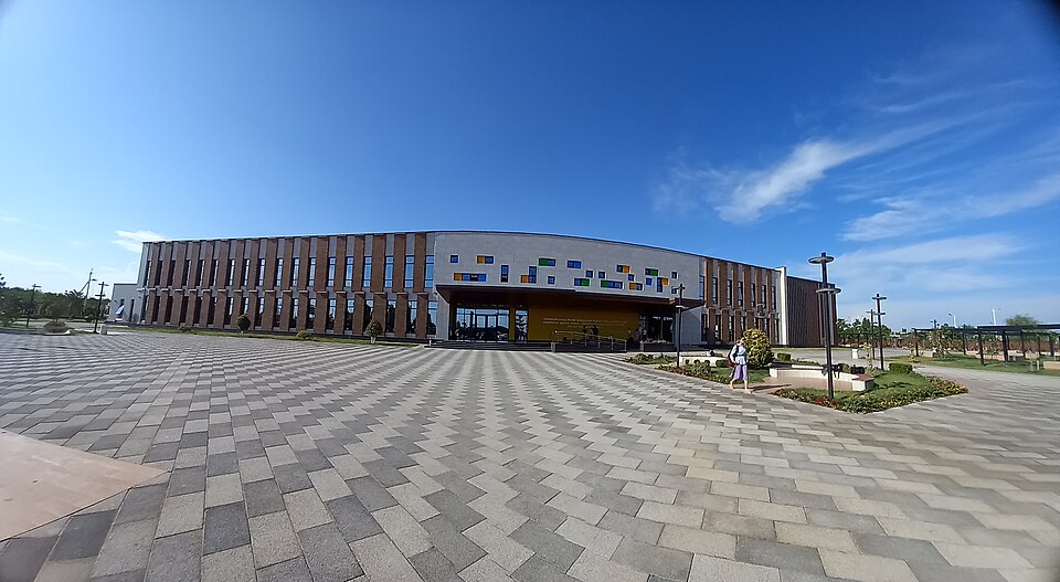 Fayl:Presidential scool. Namangan 02.jpg