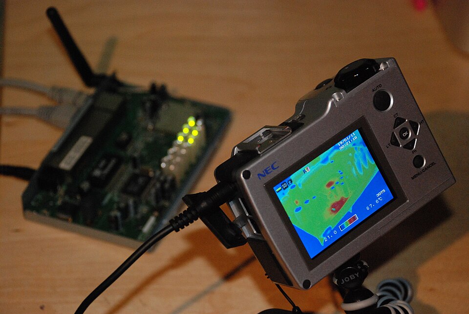 Fayl:Thermography of electronics.JPG
