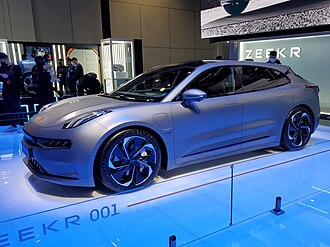 Xalqaro avtomobil koʻrgazmasidagi namuna model