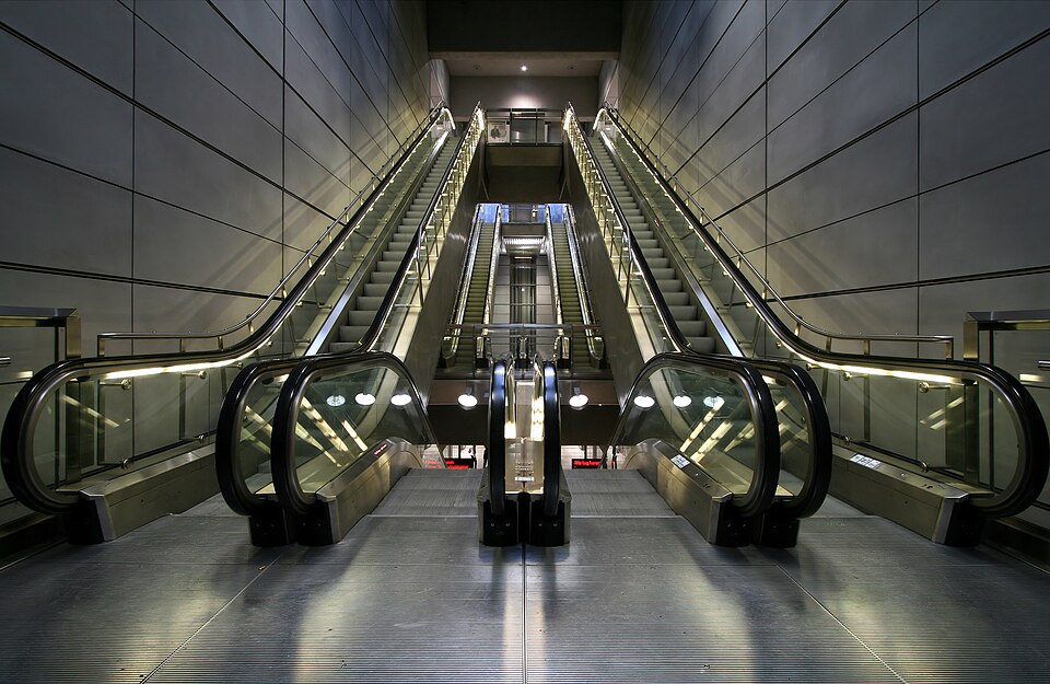 Fayl:Copenhagen Metro escalators.jpg