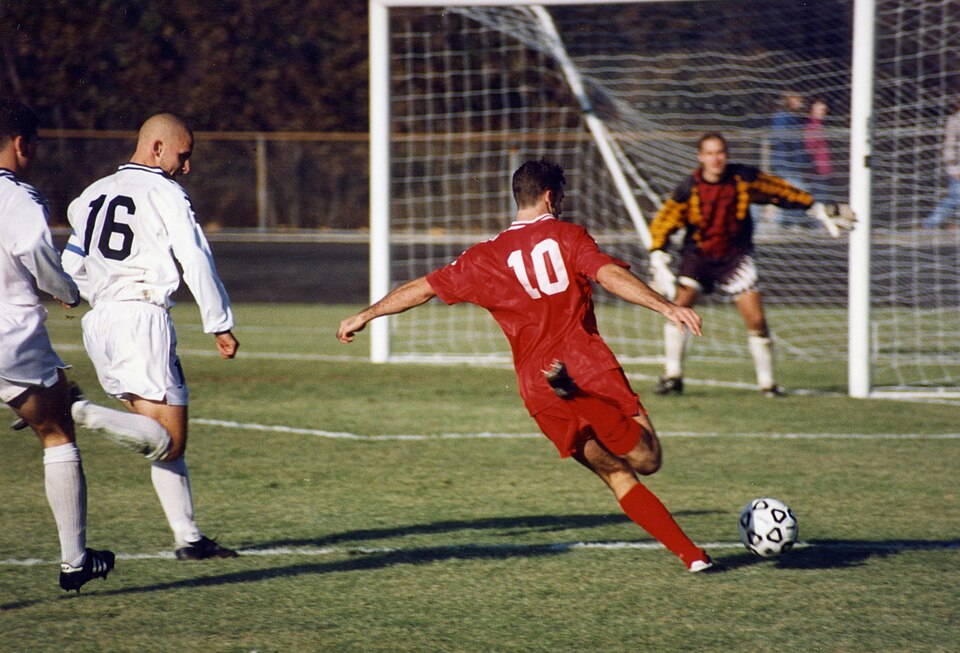 Fayl:Football in Bloomington, Indiana, 1995.jpg