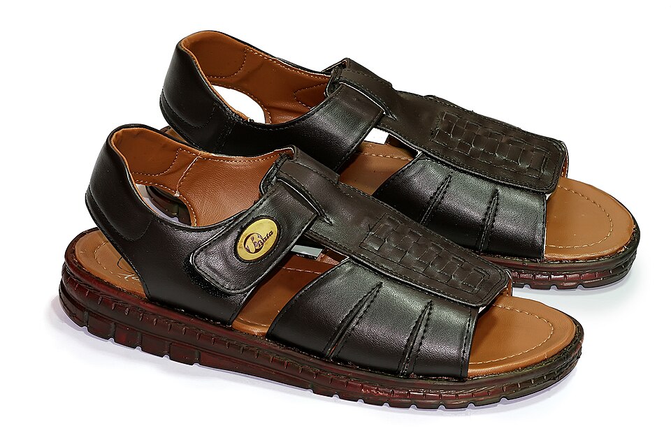 Fayl:Men's size 10 Sandals.jpg