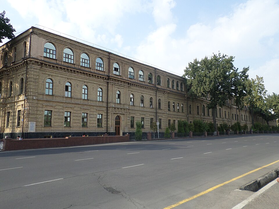 Fayl:Men gymnasium 15-13.JPG