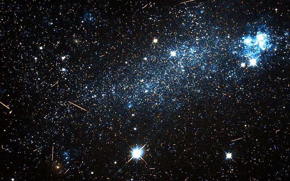 Fayl:NGC 5408 Hubble WikiSky.jpg