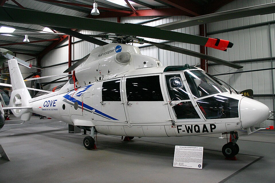 Fayl:SA365N Dauphin II F-WQAP (6965391827).jpg