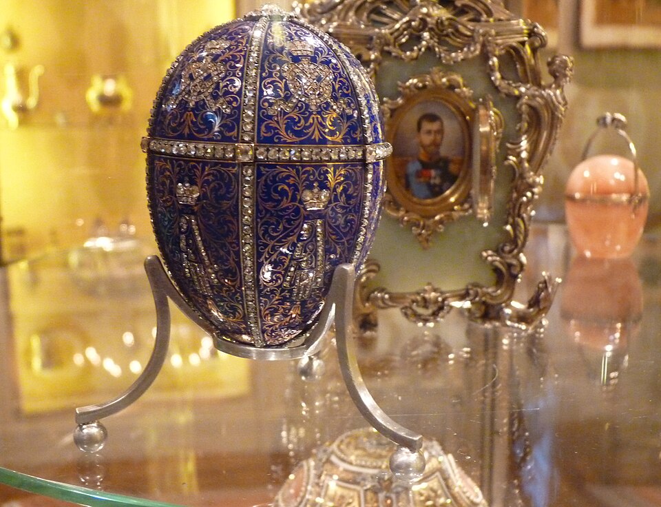 Fayl:Twelve Monogram (Fabergé egg)-1.jpg