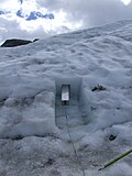 IceMole ogʻirlik kuchiga qarshi 45° yuqoriga harakatlanmoqda.