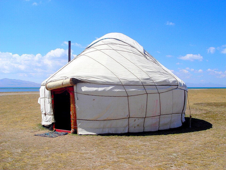 Fayl:Kyrgyzská jurta, Song-köl.jpg