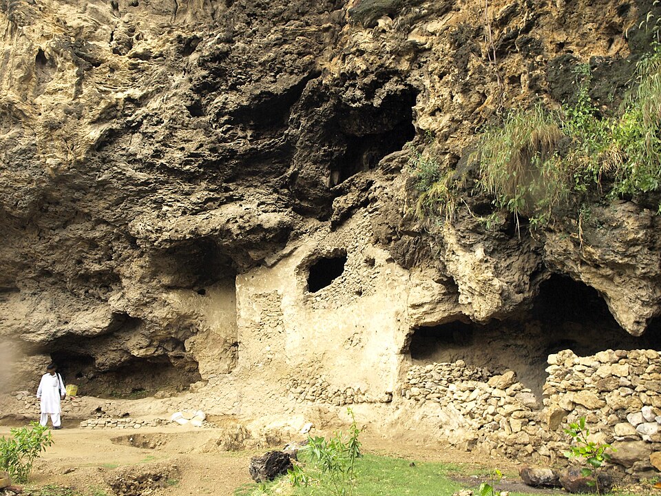Fayl:Shah Allah Ditta caves 2.JPG
