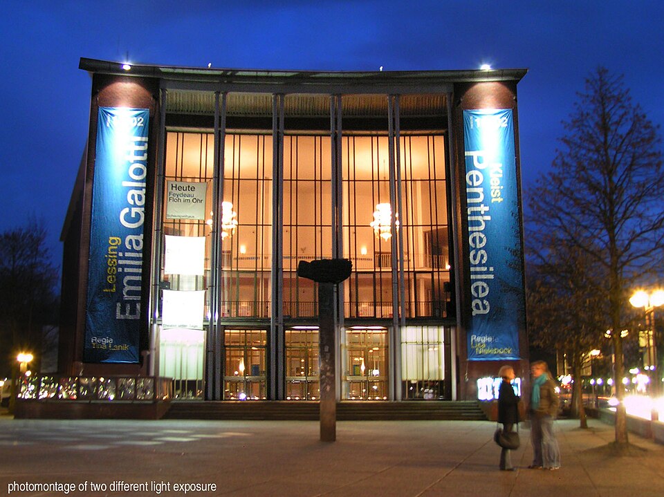 Fayl:Schauspielhaus Bochum, Nachtaufnahme.JPG