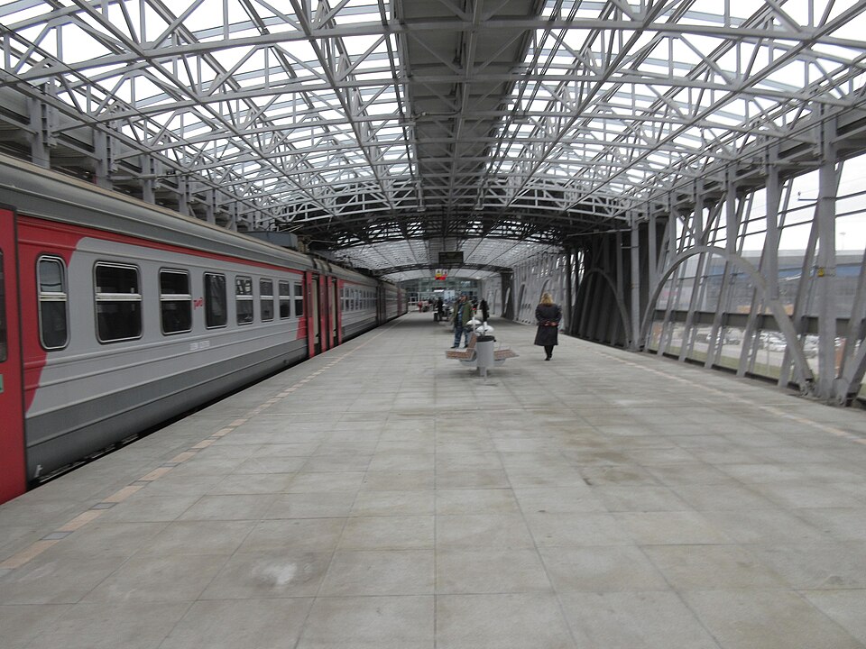 Fayl:クネヴィッチ駅ホーム.jpg