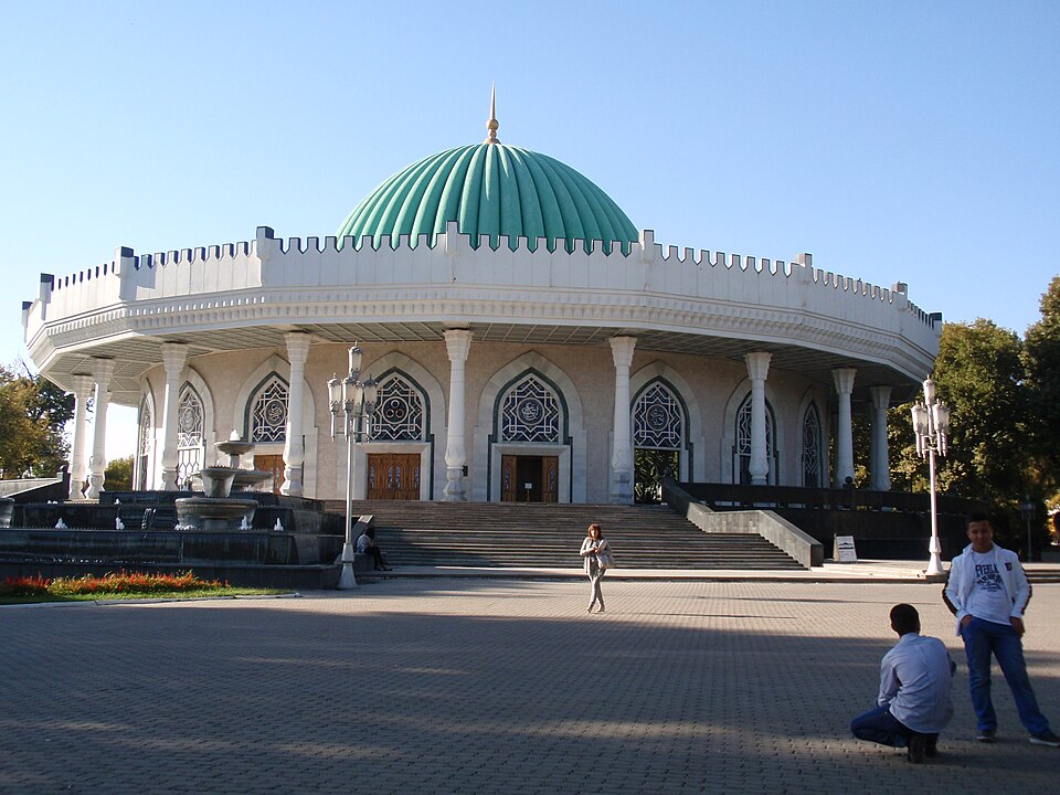 Fayl:Amir-Timur-Museum Taschkent 01.jpg