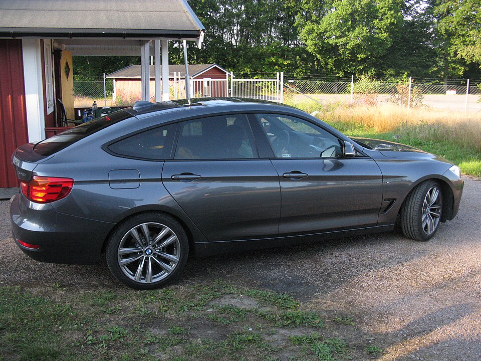 Fayl:BMW 328i GT F32 (9429497205).jpg