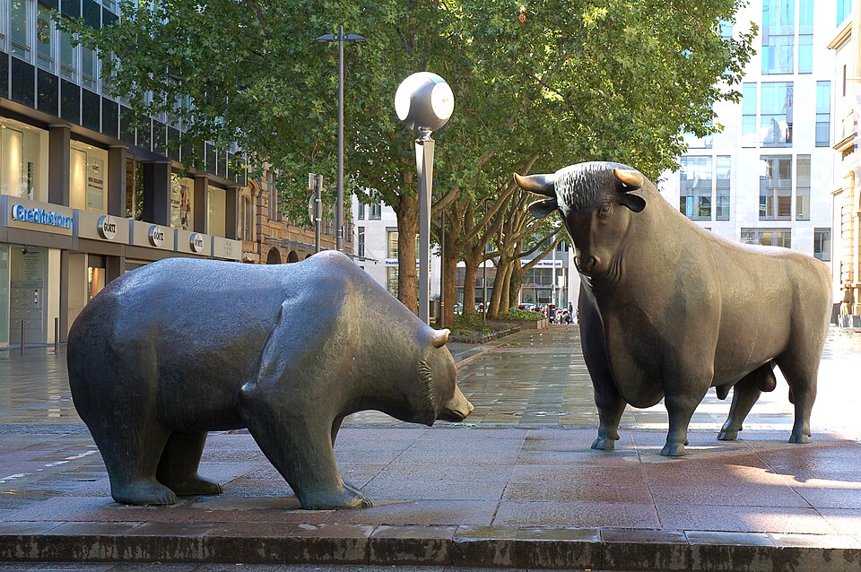 Fayl:Bulle und Bär Frankfurt.jpg