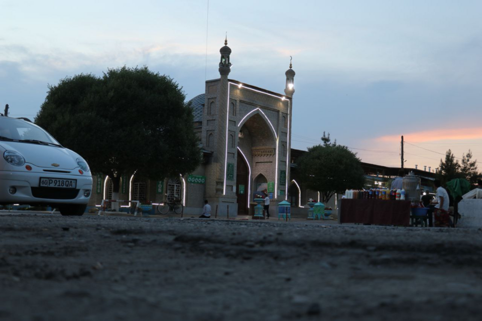 Fayl:Chinor masjidi.png