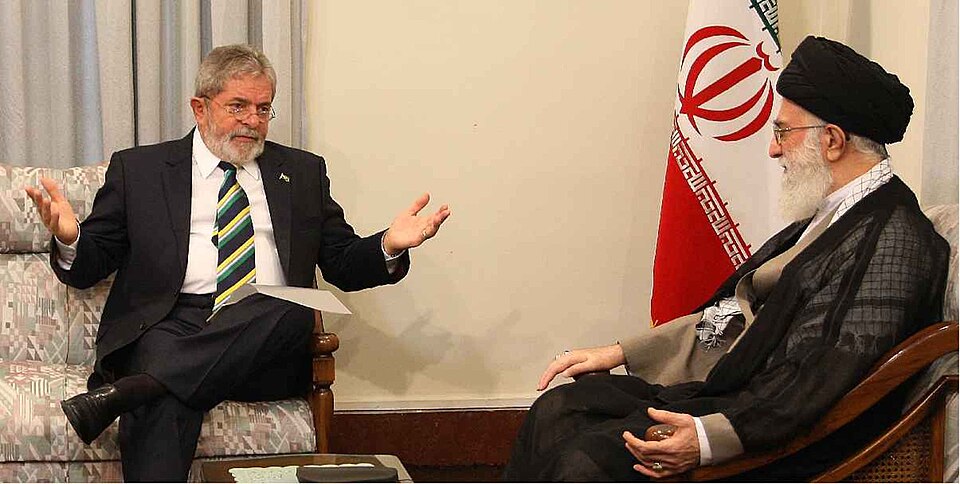 Fayl:Lula Khamenei Teerã 2010.jpg